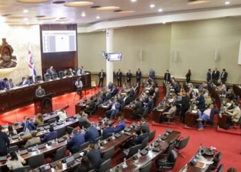 Congreso hondureño aprueba amnistía de 12 meses para permitir el registro de unas 800,000 armas de fuego