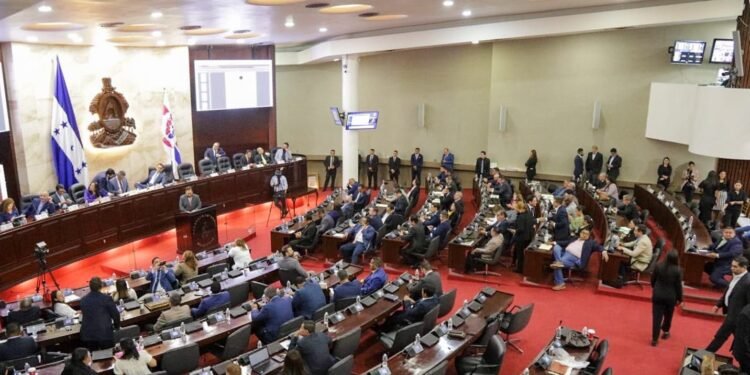Congreso hondureño aprueba amnistía de 12 meses para permitir el registro de unas 800,000 armas de fuego
