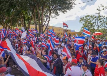 Gobierno de Costa Rica declara una semana de vacaciones para empleados públicos por días libres acumulados