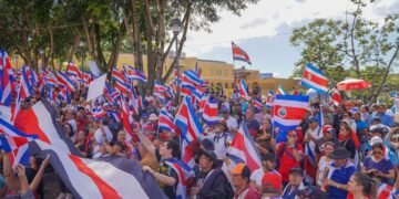 Gobierno de Costa Rica declara una semana de vacaciones para empleados públicos por días libres acumulados