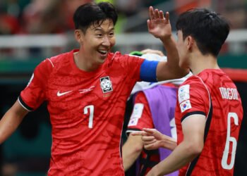 Corea va de menos a más y derrota a la República Checa, en el debut de ambos