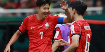 Corea va de menos a más y derrota a la República Checa, en el debut de ambos