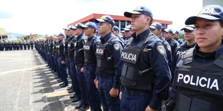 Presidenta de Costa Rica destituye a siete directores policiales por no aprobar la prueba del polígrafo