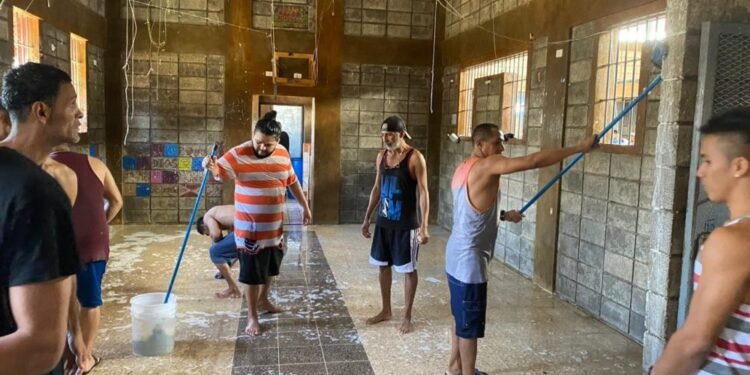 Presos en Costa Rica podrían trabajar en seis áreas por programa “cero ocio en las cárceles”, según propuesta del Gobierno