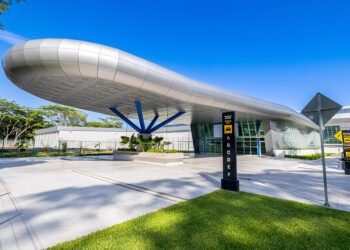 Bukele inaugura nueva terminal de pasajeros en Aeropuerto Internacional para reducir el tiempo de despacho