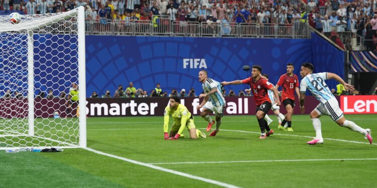 Argentina logra una remontada épica ante Egipto en solo 13 minutos y está en cuartos