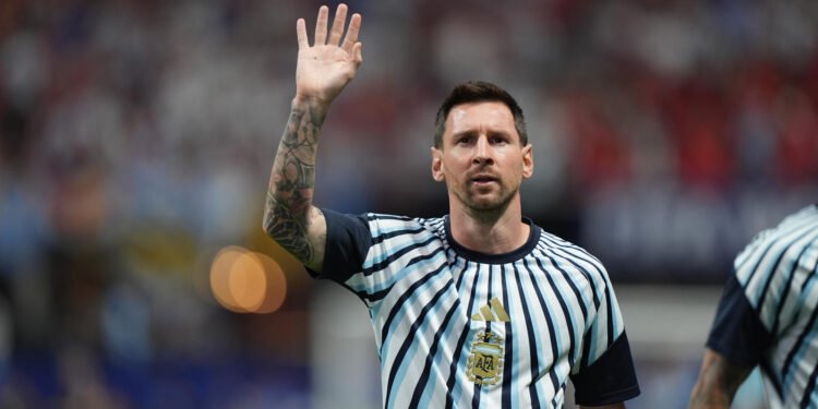 Scaloni: “Mientras Messi quiera va a ser el mejor”