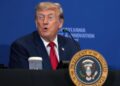Trump desclasificará informes de inteligencia sobre presunta injerencia de China: habla de 220 millones de votantes