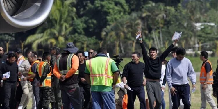 Honduras supera los 23,000 deportados en 2026 mientras aumentan las remesas enviadas desde el extranjero