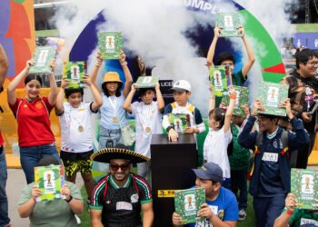 El álbum del Mundial reúne a miles de aficionados en México en busca de un Récord Guinness