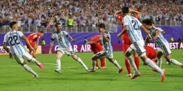Argentina sufre ante Suiza, pero avanza y jugará contra Inglaterra en semifinales