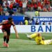 Mikel Merino no entiende de muros y lleva a España a semifinales