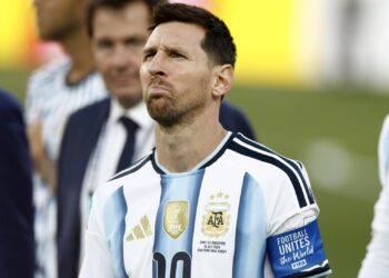 Lionel Messi regresa a Argentina en un avión privado, sin contacto con aficionados