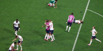 Inglaterra resiste el acoso de México y se clasifica a los cuartos de final