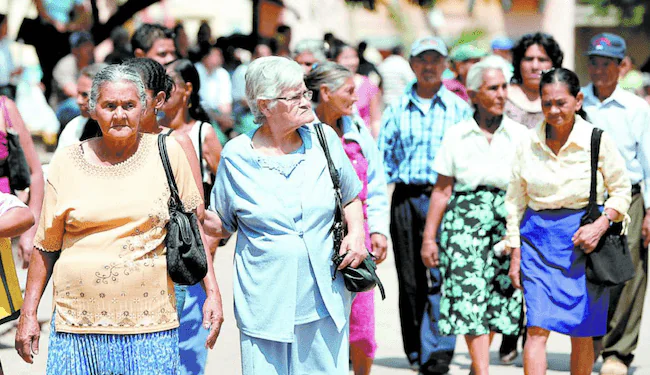 Pensiones en Costa Rica enfrentan rápido envejecimiento de la población, baja natalidad y constante informalidad laboral