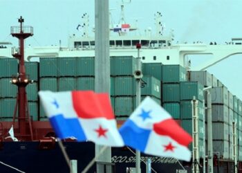 Más de 220 buques abandonan la bandera panameña por el creciente acoso en puertos de China