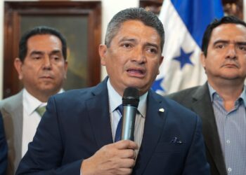 Congreso de Honduras propone ampliar beneficios para los migrantes retornados