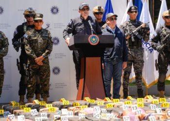 El Salvador confirma decomiso récord de 6.68 toneladas de cocaína en operativo realizado en el océano Pacífico