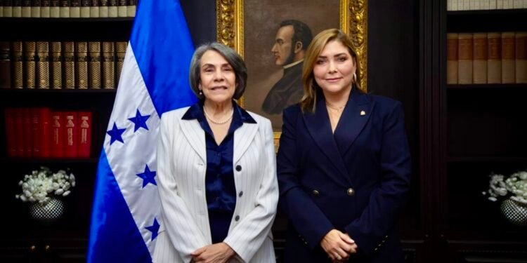 Consejera electoral es juramentada como embajadora de Honduras en España