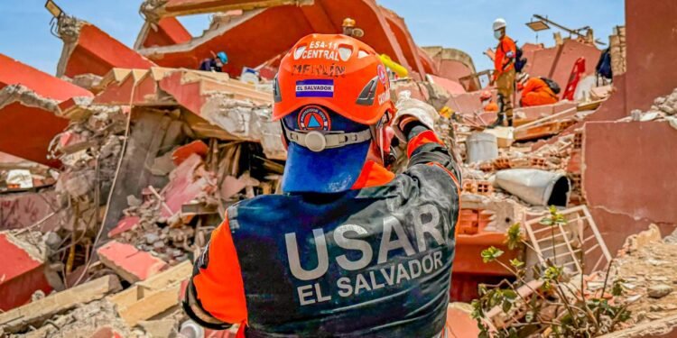 Bukele dice que misión humanitaria salvadoreña en Venezuela también distribuye suministros y brinda atención médica