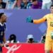 Francia avanza con gol de penal y deja en el camino a Paraguay