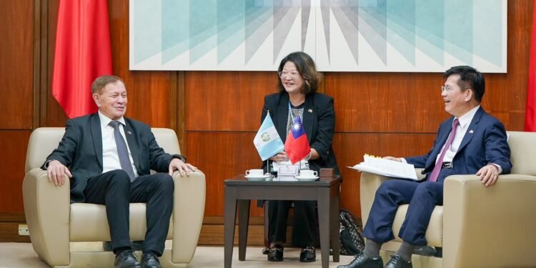 Congresistas de Guatemala visitan Taiwán para fortalecer la cooperación bilateral y el comercio