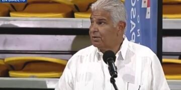 Presidente de Panamá pide aplicar las leyes anticorrupción y anuncia bloqueo del espacio aéreo sobre las cárceles