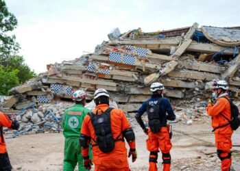Crematorios en Venezuela operan las 24 horas tras los terremotos que dejan 4,118 muertos