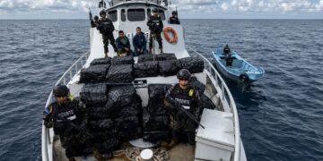 El Salvador decomisa 1.36 toneladas de cocaína y supera las 14.6 incautadas en 2026
