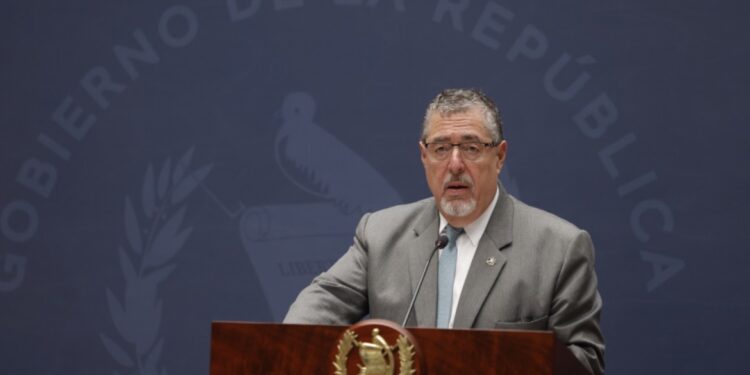 Presidente de Guatemala pide a la Corte de Constitucionalidad regular las interpelaciones a ministros