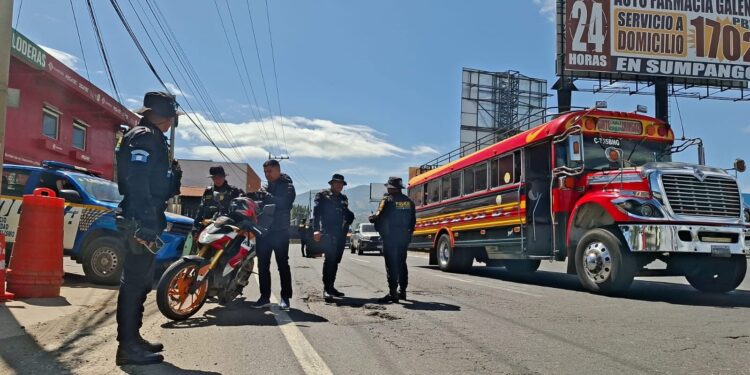 Transportistas extraurbanos de Guatemala exigen un plan de seguridad ante el aumento de las extorsiones