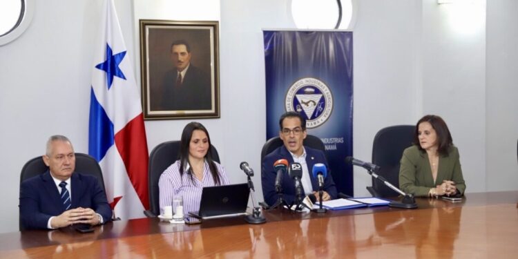 Confianza del consumidor en Panamá cae 17 puntos por incertidumbre económica y alza de los combustibles