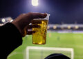 La cerveza vuelve a los estadios de fútbol para el torneo Apertura 2026 en El Salvador