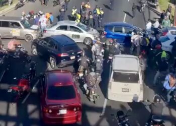 Protestas y bloqueos en Guatemala por alza en precios de los combustibles bloquean