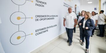 Presidente de Panamá destaca la formación técnica para impulsar el empleo durante visita al Puerto Cristóbal
