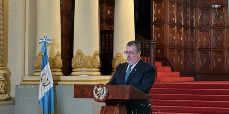Gobierno de Guatemala propone subsidio a combustibles para contener el alza del diésel y la gasolina