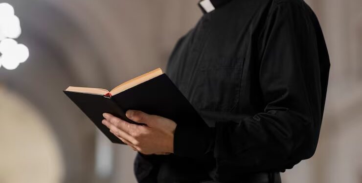Arzobispado de San Salvador separa a sacerdote panameño por denuncia de presunto abuso sexual de menores