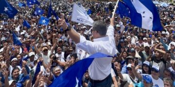 Directora anticorrupción dice que el regreso del indultado Juan Orlando Hernández desafía a la justicia de Honduras
