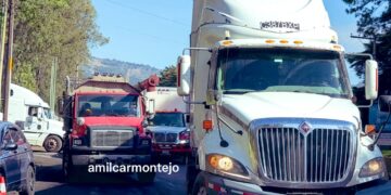 Transportistas protestan con bloqueos en Guatemala por el alza de los combustibles