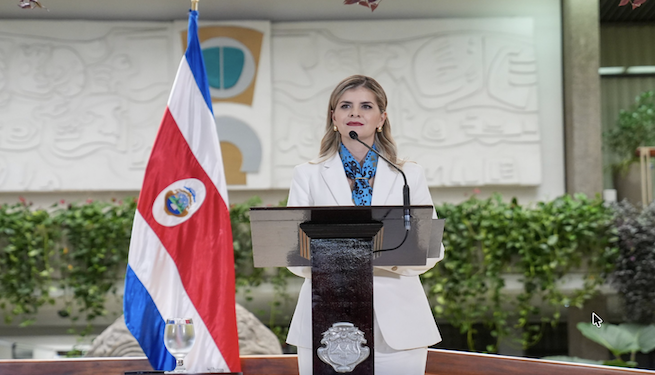 Presidenta de Costa Rica valora convocar referéndum sobre temas clave