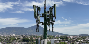 Empresa Proyectos Terrestres impulsará la red 5G en El Salvador con infraestructura inteligente
