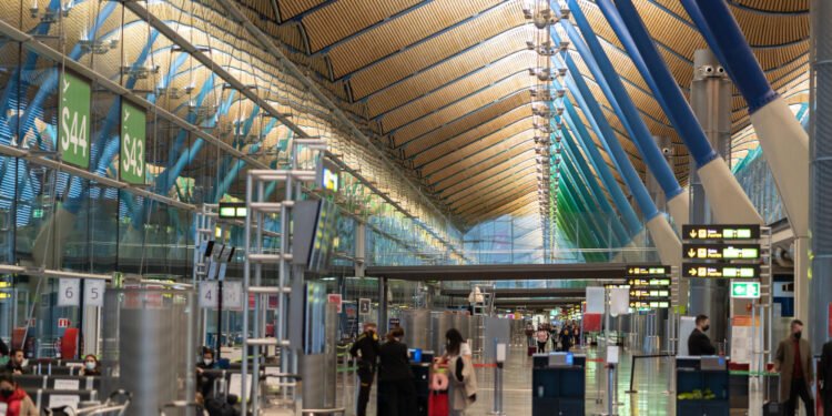 La odisea de una costarricense con demencia: viajó a un congreso y acabó deportada de España por olvidar su pasaporte
