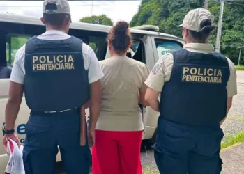 Descubren a dos funcionarias de Justicia y Educación intentando introducir chips de celulares a cárcel en Costa Rica