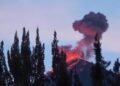 Volcán de Fuego mantiene explosiones débiles y descenso de material incandescente en Guatemala