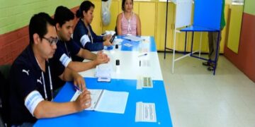 Guatemala flexibiliza voto en el extranjero y agiliza compras electorales