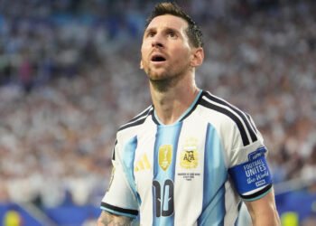 Argentina suda para pasar a octavos y evita la hazaña de Cabo Verde y ‘Vozinha’