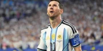 Argentina suda para pasar a octavos y evita la hazaña de Cabo Verde y ‘Vozinha’