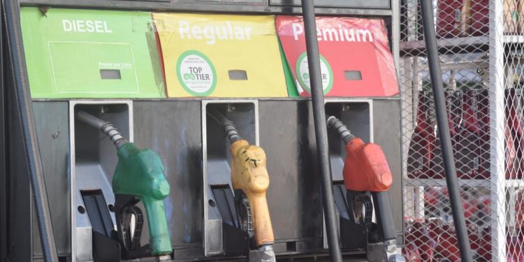 Honduras ya gastó un 40% más de lo previsto en subsidios a combustibles y mantendrá el apoyo estatal