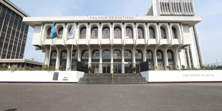 Guatemala impulsa reforma judicial en 17 departamentos para cambiar la elección de magistrados