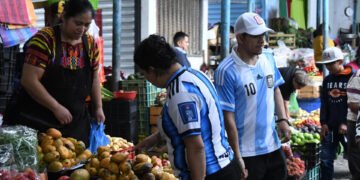 El fervor por Messi viste de albiceleste al mayor mercado de Guatemala